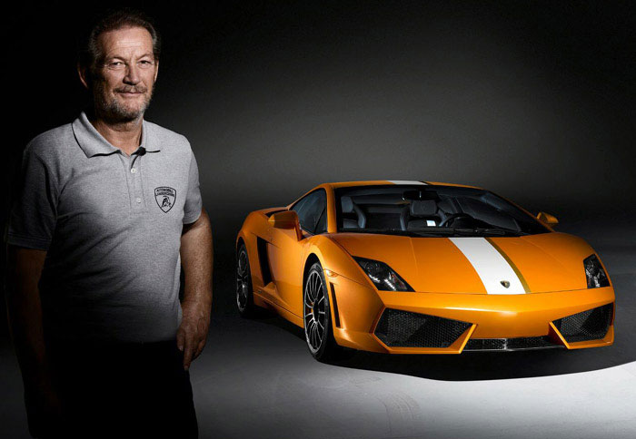 Ο Valentino Balboni δίπλα στη Gallardo που θα φέρει το όνομα του 