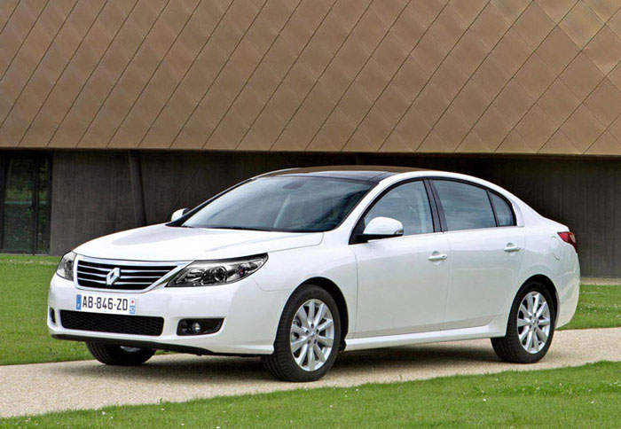 Ντεμπούτο για το Renault Latitude  