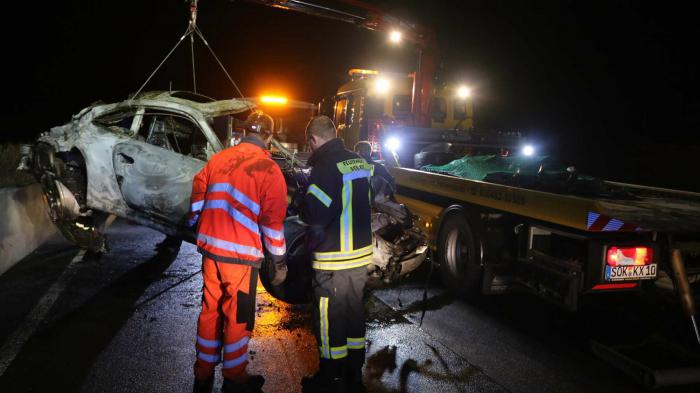 Porsche στις φλόγες μετά από σφοδρό ατύχημα