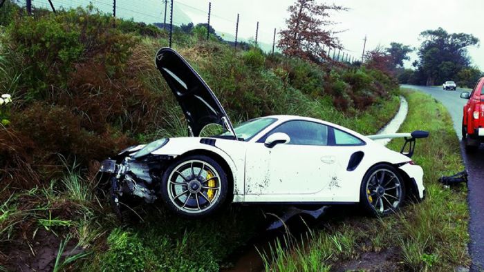 Σπάνια Porsche στο χαντάκι