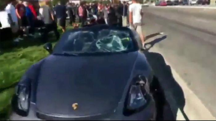 Porsche τραυματίζει 11 άτομα (+vid)