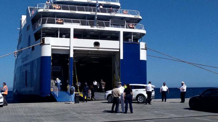 Ραφήνα: 93χρονος τράκαρε έξι οχήματα μέσα σε γκαράζ πλοίου!