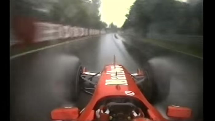 O Schumi χορεύει στο βρεγμένο