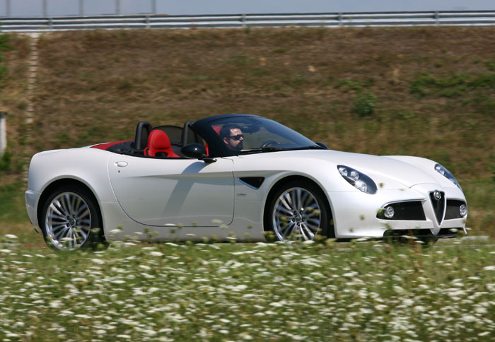 Οδηγούμε Alfa Romeo 8C Spider