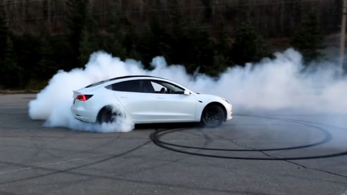 Tesla Model 3 σε drift (+vid)