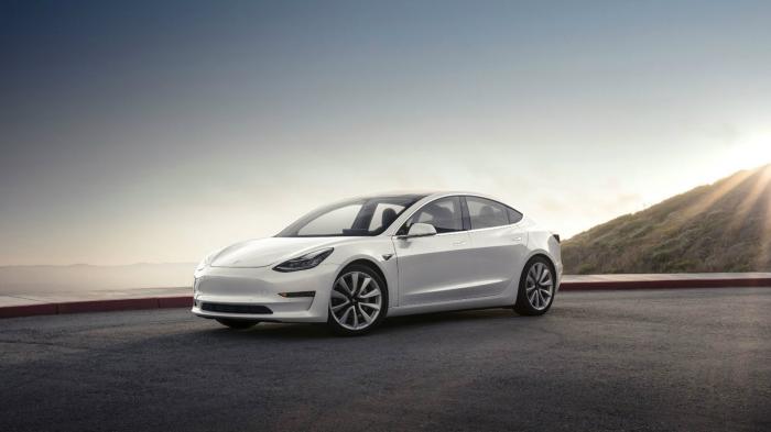 Κόβει μία έκδοση του Model 3 η Tesla 