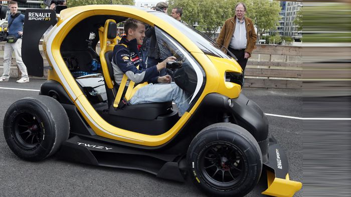 Ο S.Vettel δοκιμάζει το νέο Twizy F1