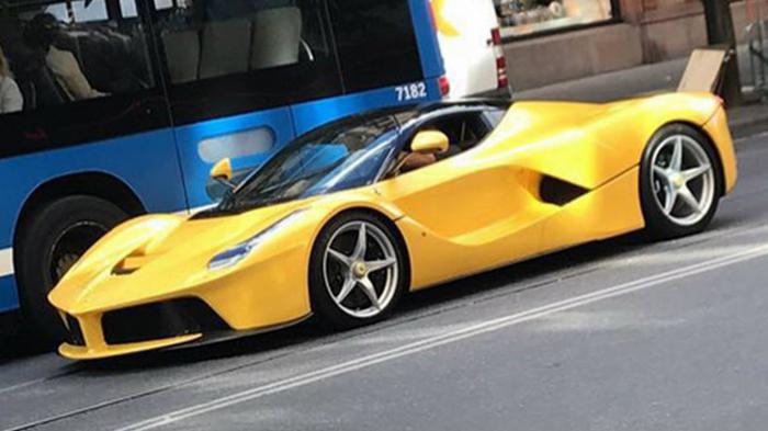 Ο Ζlatan Ιbrahimovic και η LaFerrari του