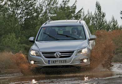 Το ανανεωμένο Tiguan παραπέμπει στο μεγαλύτερο και πολυτελέστερο Touareg.

