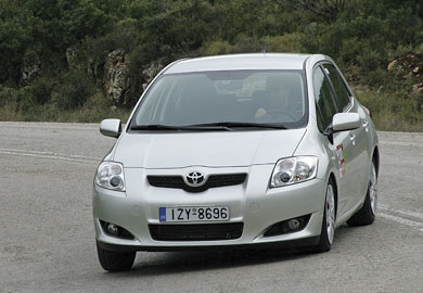 Toyota Auris 1,4 και 1,6 5d Ο βασιλιάς απέθανε, ζήτω ο βασιλιάς!