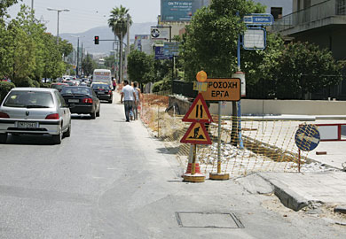 «Ξέφραγο αμπέλι» τα οδικά έργα